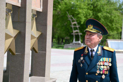 Эпохи разные, а долг один
