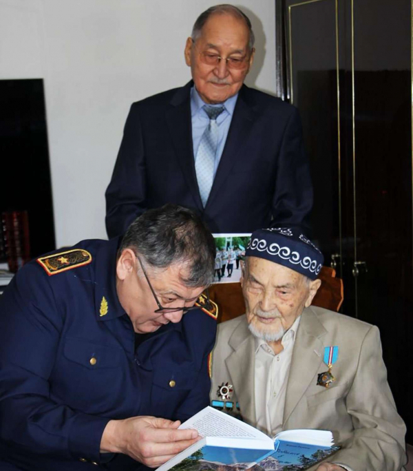 Дед Мороз пришел и к ветерану