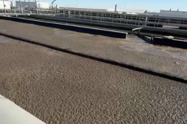 Мутная история: в Атырау проверили сточные воды после видео о «нефтяной плёнке»